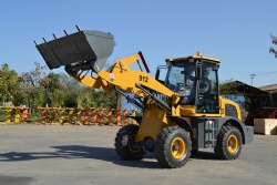 Mini wheel loader MC912