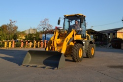 Small wheel loader MC918