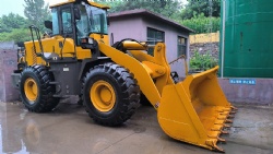 Wheel loader MC956