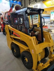 Small skid steer loader MC25G